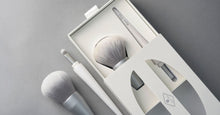 Load image into Gallery viewer, 2-in-1 Makeup Brush A
